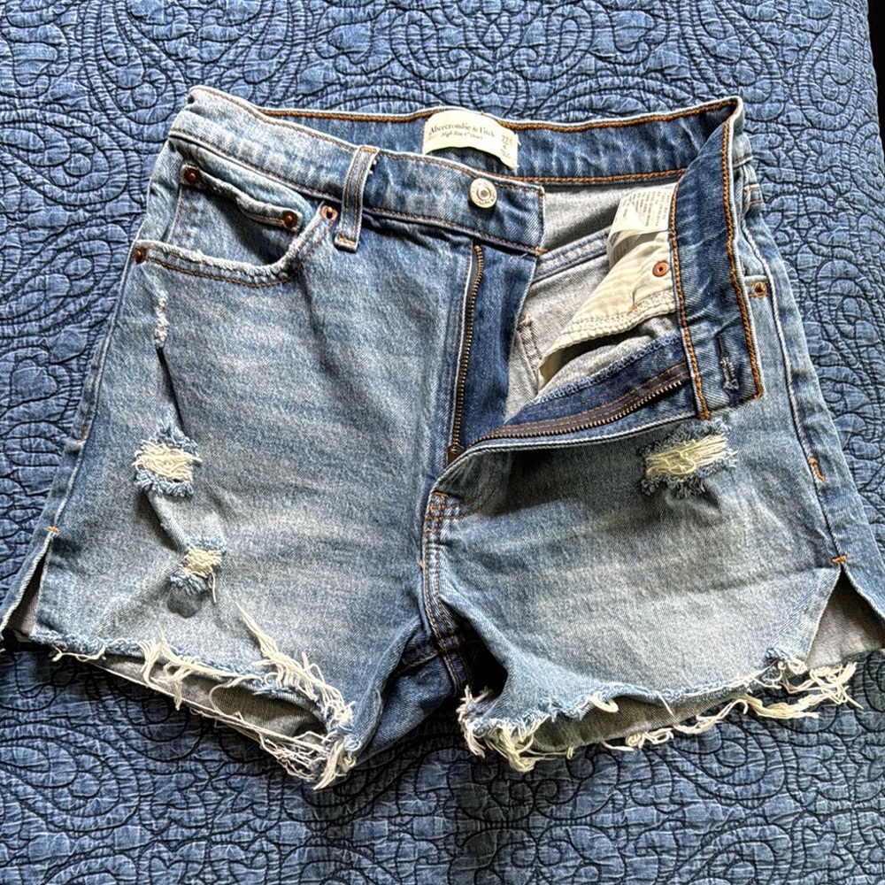 Abercrombie High Rise 4” short. Women's Blue Denim Shorts.